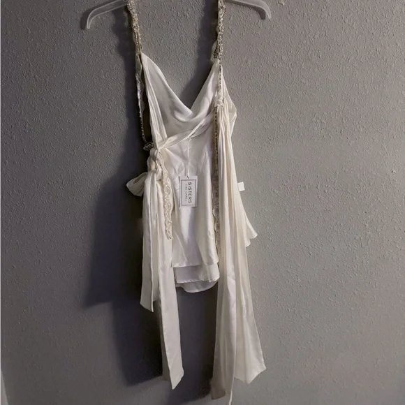 Elegant White Satin Mini Dress - Picture 6 of 7